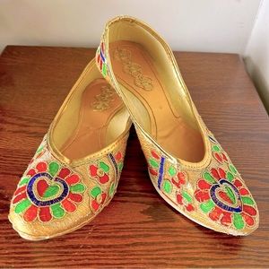 🎄 MULTICOLOR SLIP ON GOLD SHOES